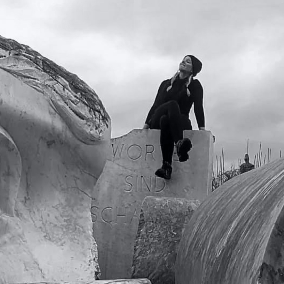 the free vivi – feministische Poetin und Aktivistin im steampunk-inspirierten Portrait