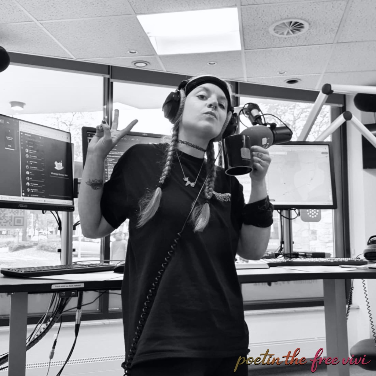 the free vivi, poetin, ausdruck und kraft