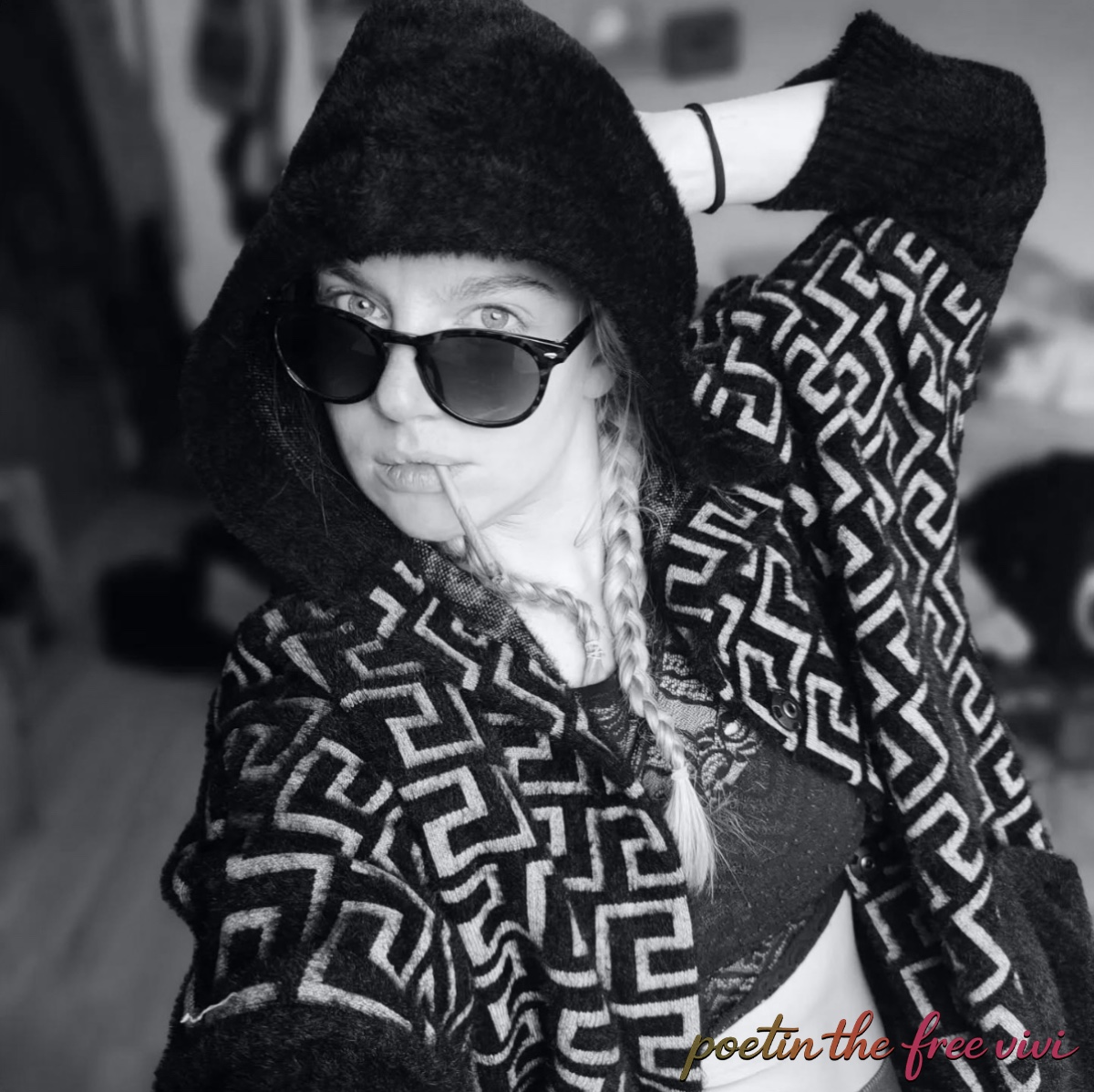 the free vivi, poetin, stille präsenz